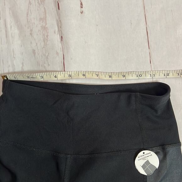Layers Women's Capri Length Cutout Athletic Sporty  Sides Leggings Sz XS - Picture 9 of 9